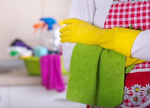 Clean indoor home environment with dust-free surfaces and fresh air